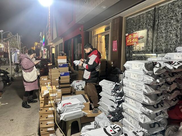 之若鹜的代购和满大街的“打假”标语｜封面头条新利体育最新版app河南桑坡村的AB面：趋(图9)